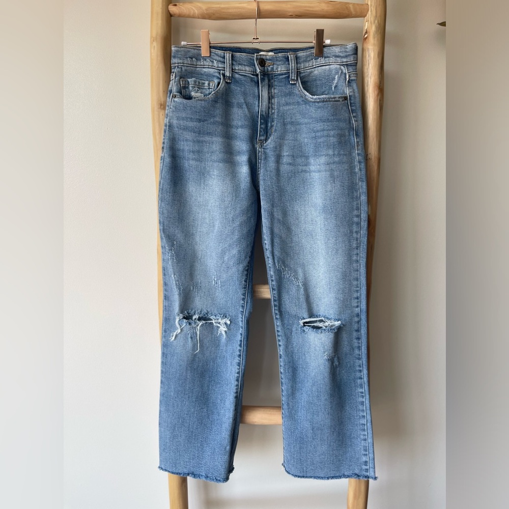 Sneak Peek Boutique Brand Light Wash Distressed Cropped Straight Leg Jeans 9/29